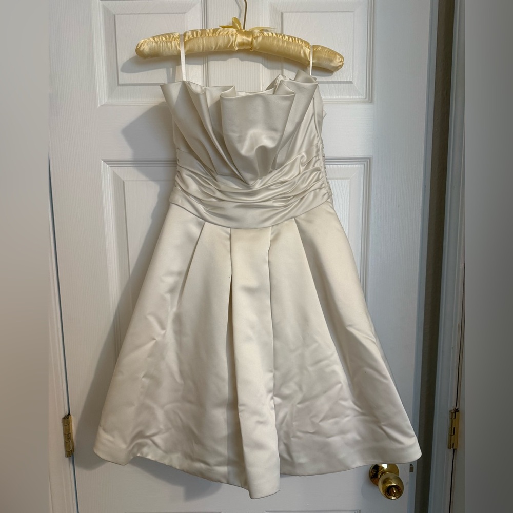 Cream above knee-length satin cocktail / wedding / prom dress Size 4